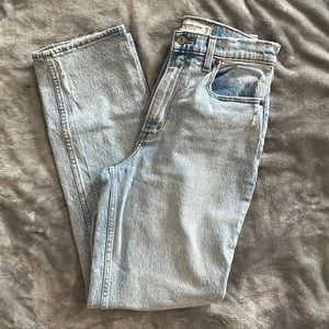 Abercrombie & Fitch Curve Love Ultra High Rise 90s Straight Jean